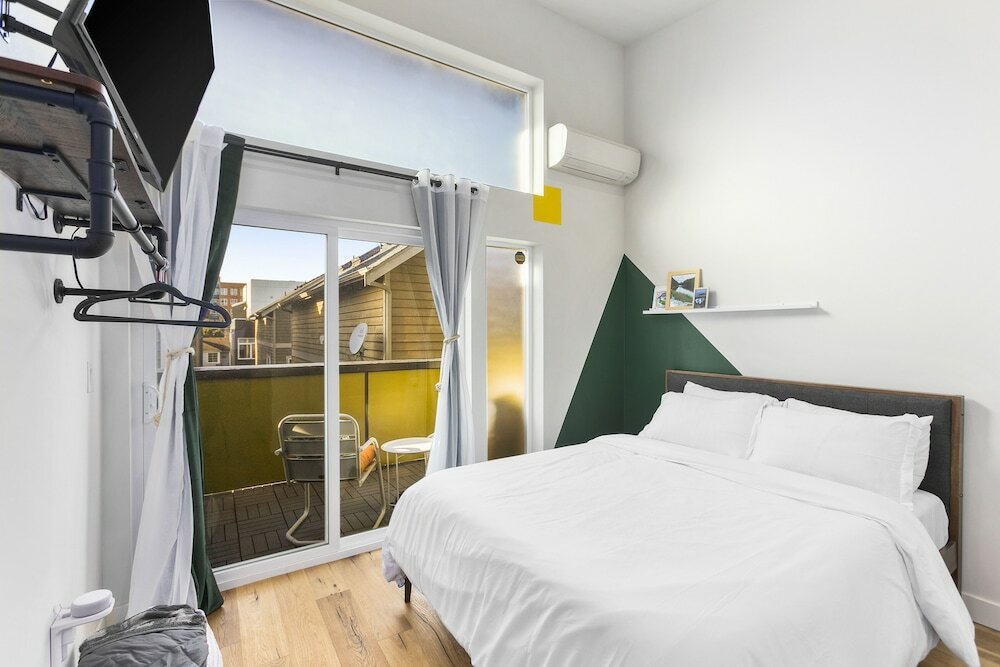 Фото Modern Sustainable Design in Ballard