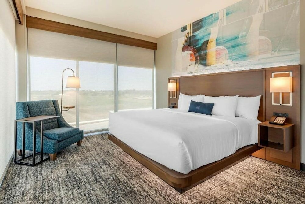 Фото Cambria Hotel Davenport Quad Cities