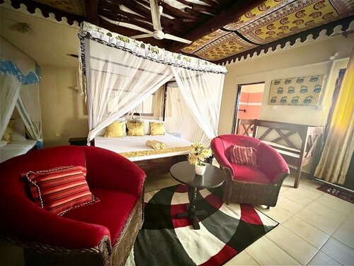 Гостиница Lovely 5-bed Room House With a Swimming Pool