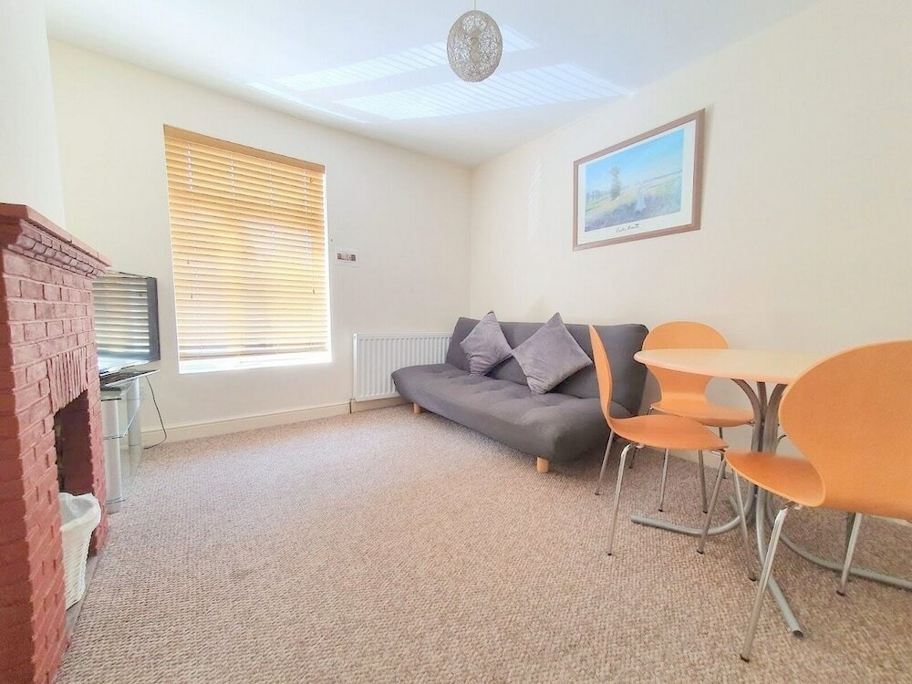 Фото 2-bed Flat With Superfast Wi-fi Dw Lettings 29br