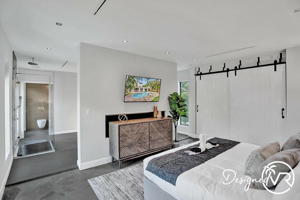 Фото Stunning 5 Br with Heated Pool & Gaming