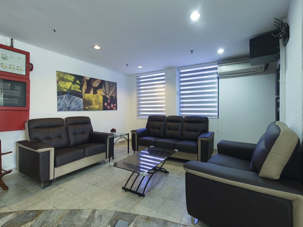 Фото Oyo 1045 Azimuth Hotel