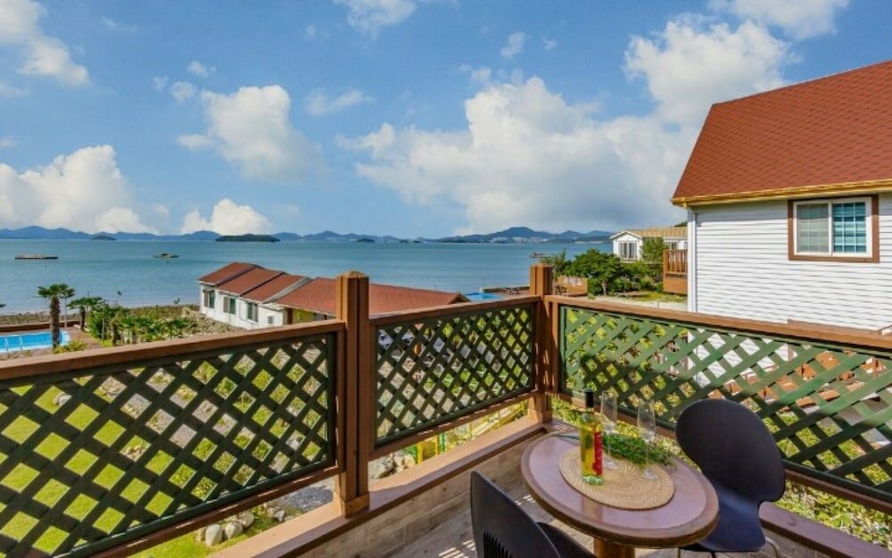 Фото Yeosu Glow Floor Pension