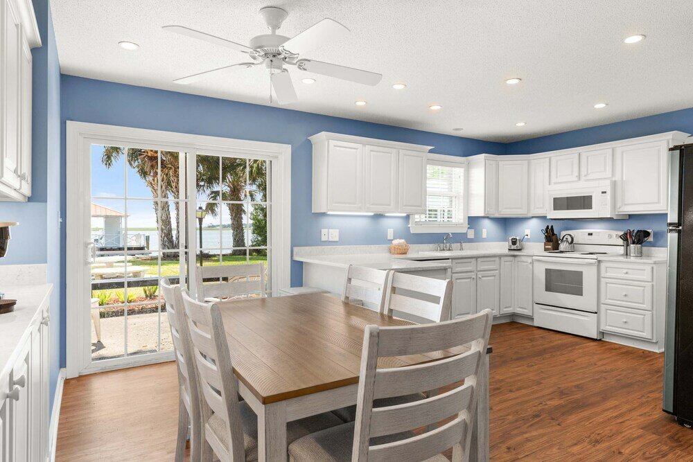 Фото 1401 Chatham Ave