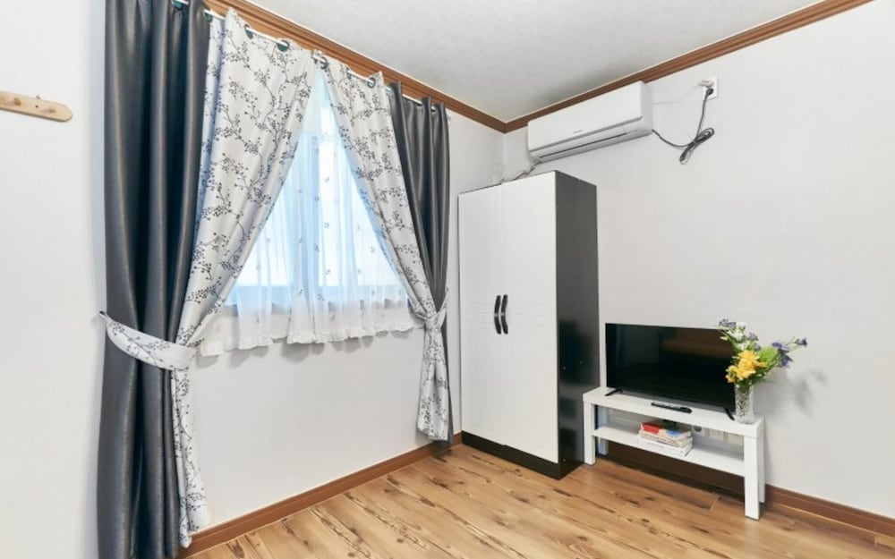 Фото Yeosu Expo Pension Hotel