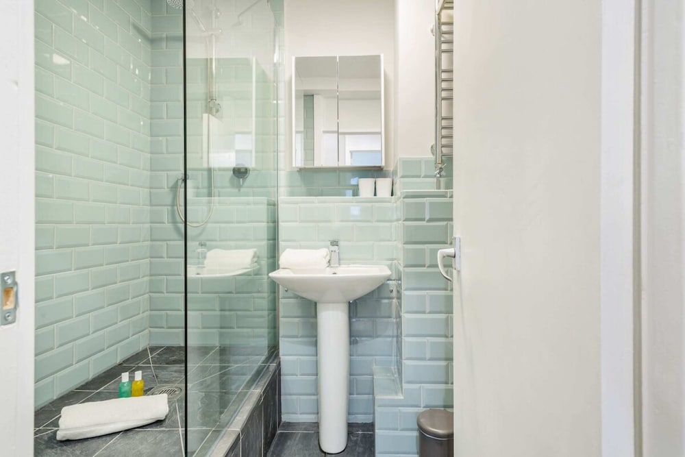 Фото Modern 3 Bedroom Apartment in Holborn