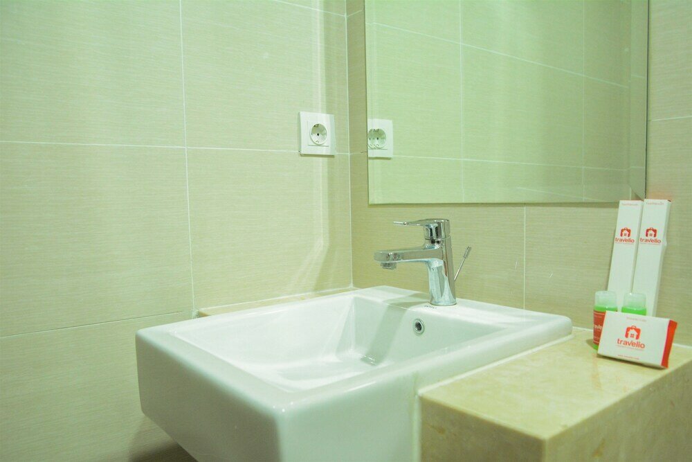 Фото Modern City View Studio Apartment at Puri Mansion