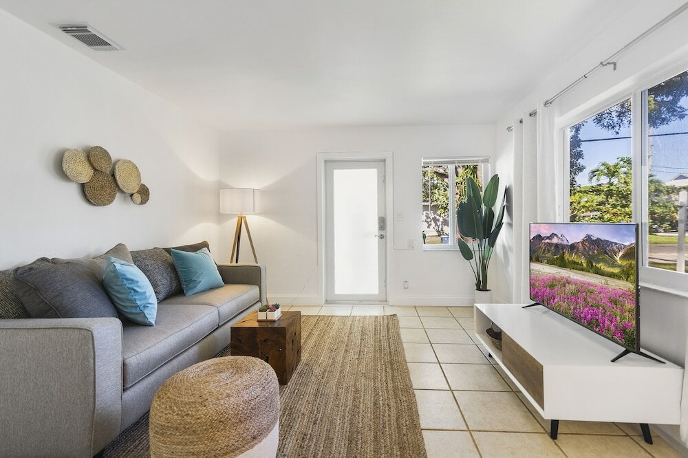 Фото Alani Bay Premium Condos