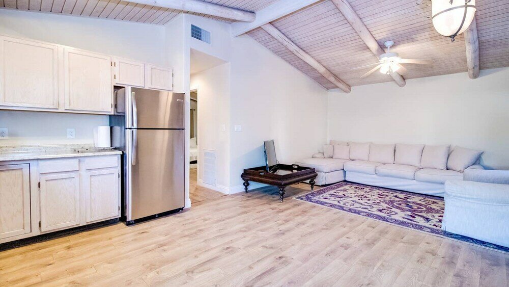 Фото North Phoenix 6 Bedroom With Guest House & Pool!