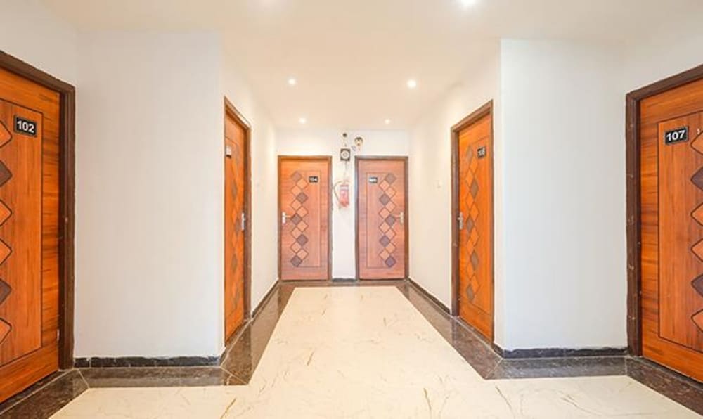 Фото Fabhotel Midnight Inn