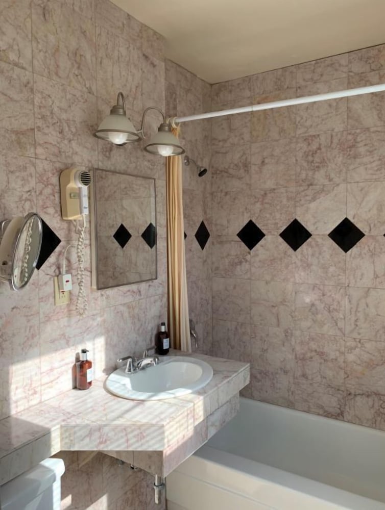 Фото Copperhood Retreat & SPA