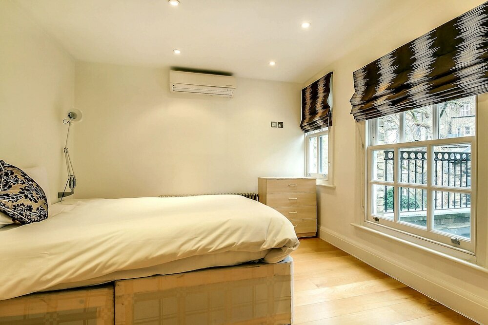 Фото Pont Street Mews Townhouse