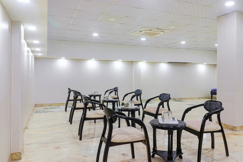 Фото Fabhotel The Premium Suits