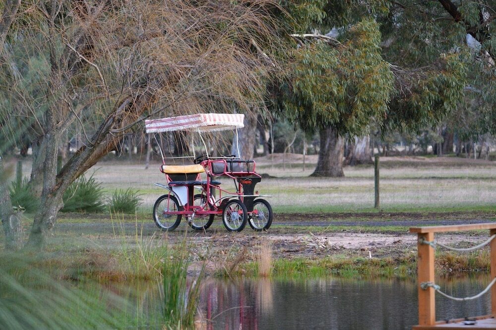 Фото Halls Haven Holiday Units