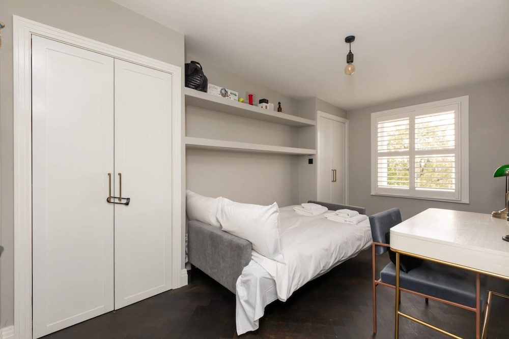 Фото Dazzling Top Floor 1bedroom Flat - Earl's Court!