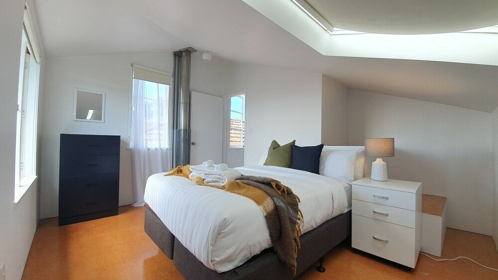 Фото Bright and Modern Oasis in Kingsland