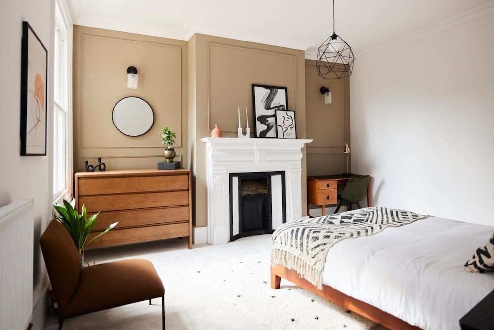 Фото The Elmfield Road Wonder - Dazzling 2bdr Flat