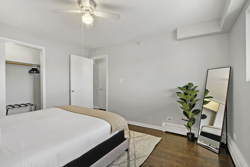 Фото Posh 1br Apartment in Arlington Heights