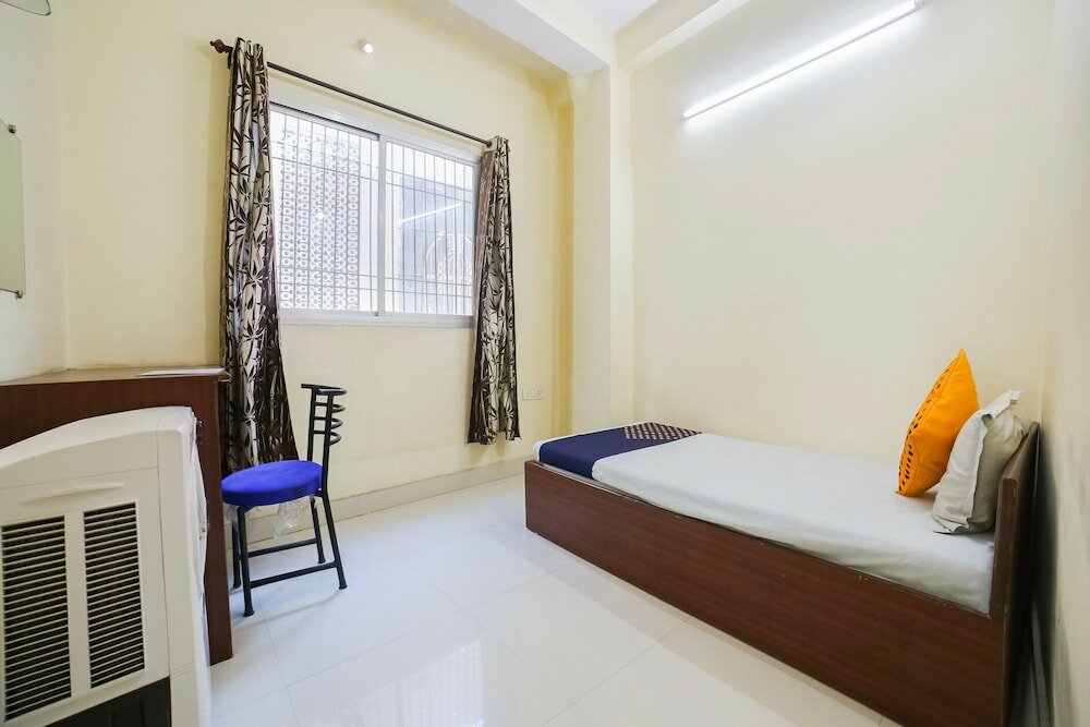 Фото Spot On 45291 Bharat Lodge