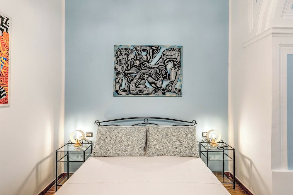 Фото The Quarters Naples Apartment