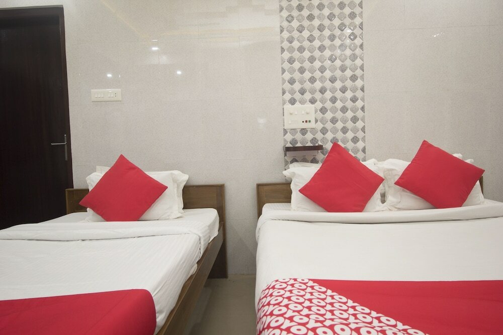 Фото Oyo 27907 Greater Kailash The Palace