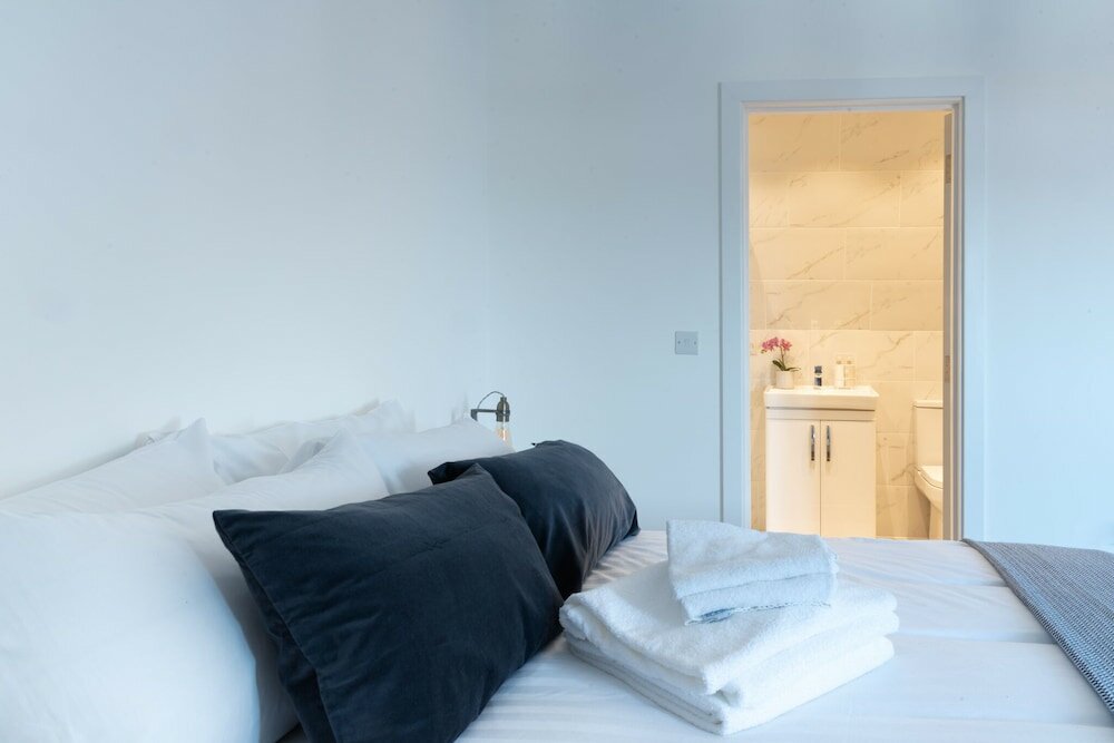 Фото Brand new 2 bed flat with Amazing Views