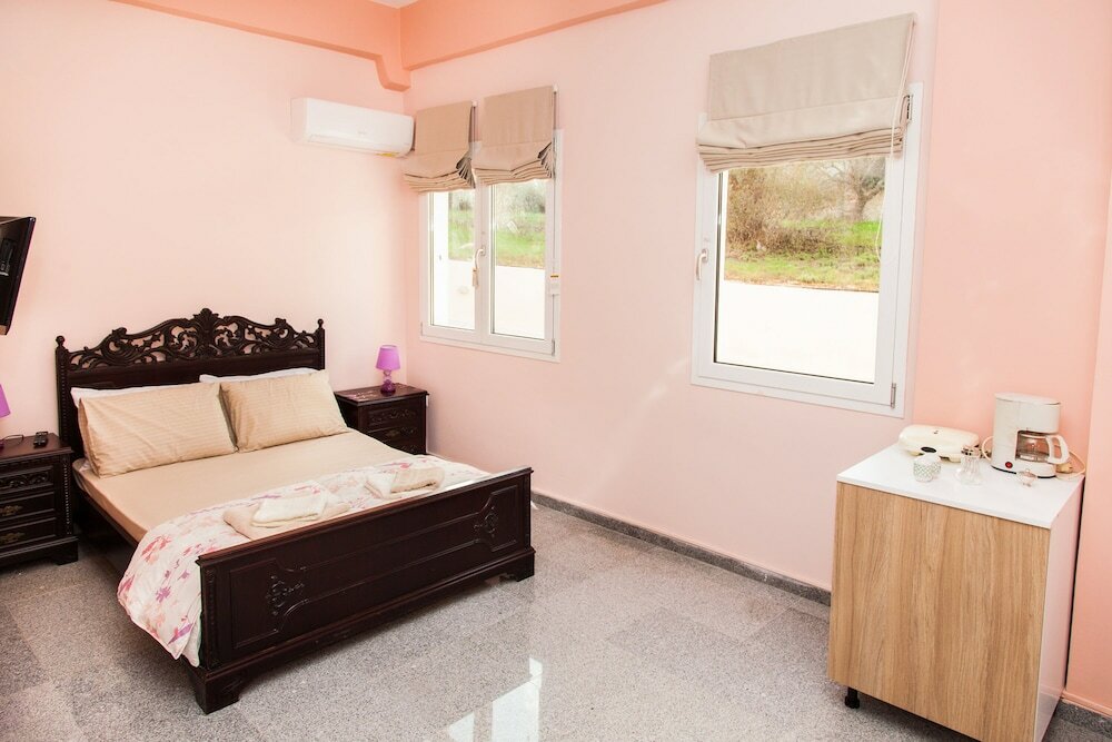 Фото Bright and Relax Studio C in Porto Rafti