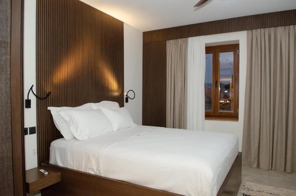 Фото Leone Suites