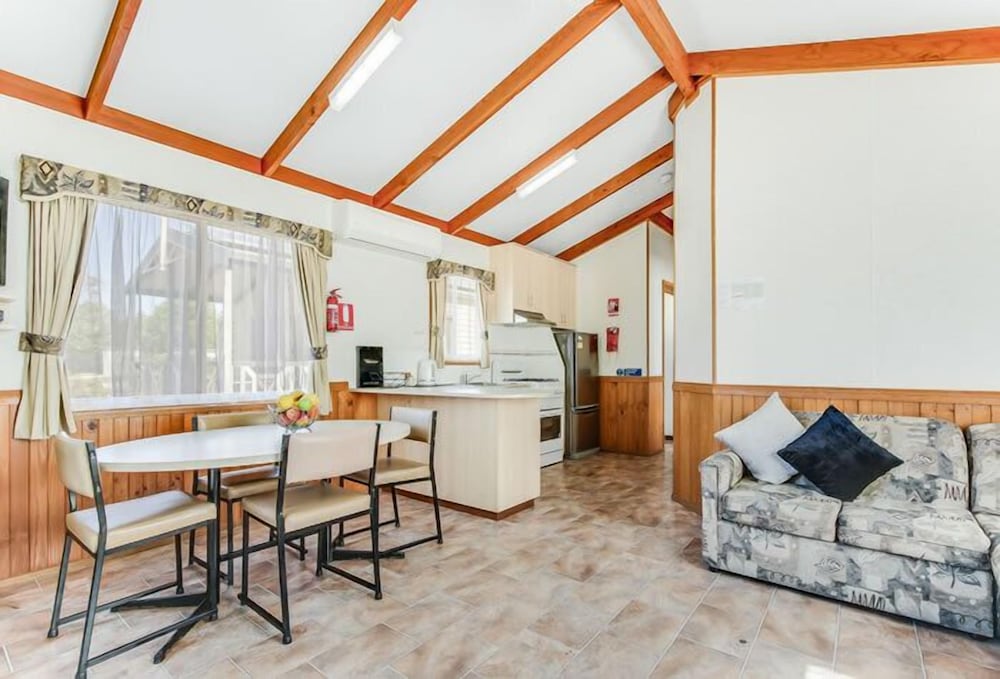 Фото Paynesville Holiday Park