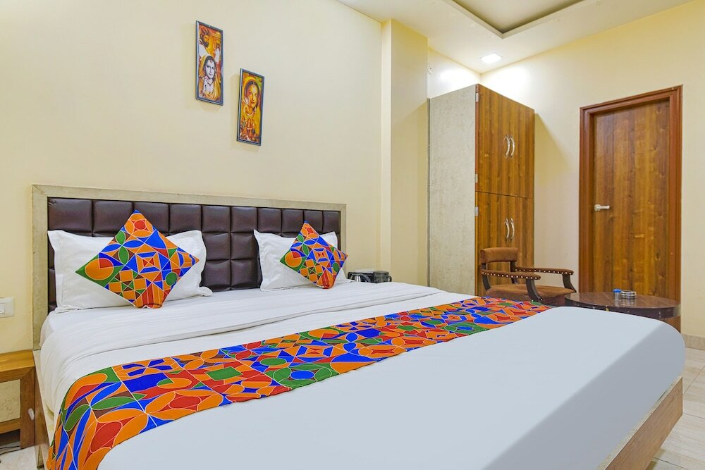 Фото Fabhotel The Castle Homestay Inn