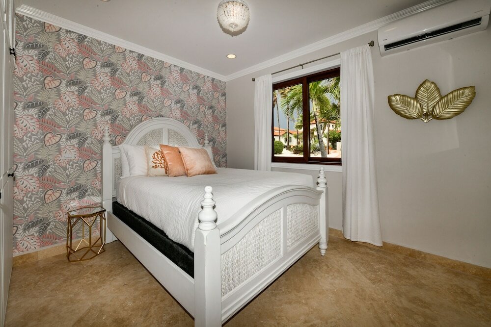 Фото Newly Remodeled 5-bedroom 5-bath in Tierra del Sol!