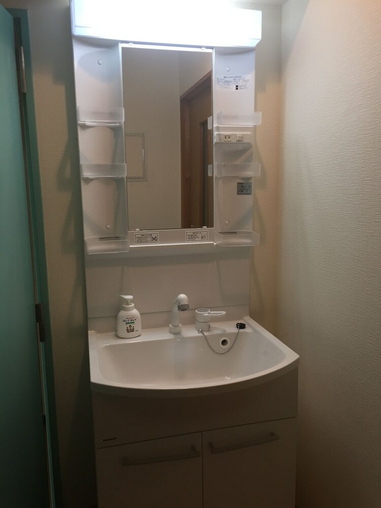 Фото T&k Hostel Kobe Sannomiya East