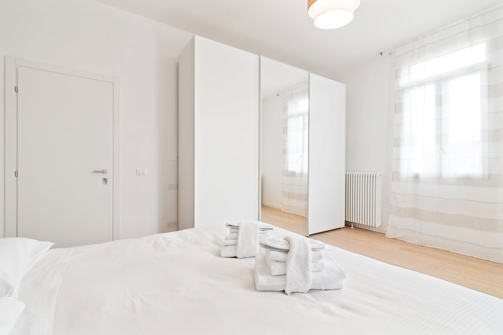 Фото Prato della Valle Roomy Flat