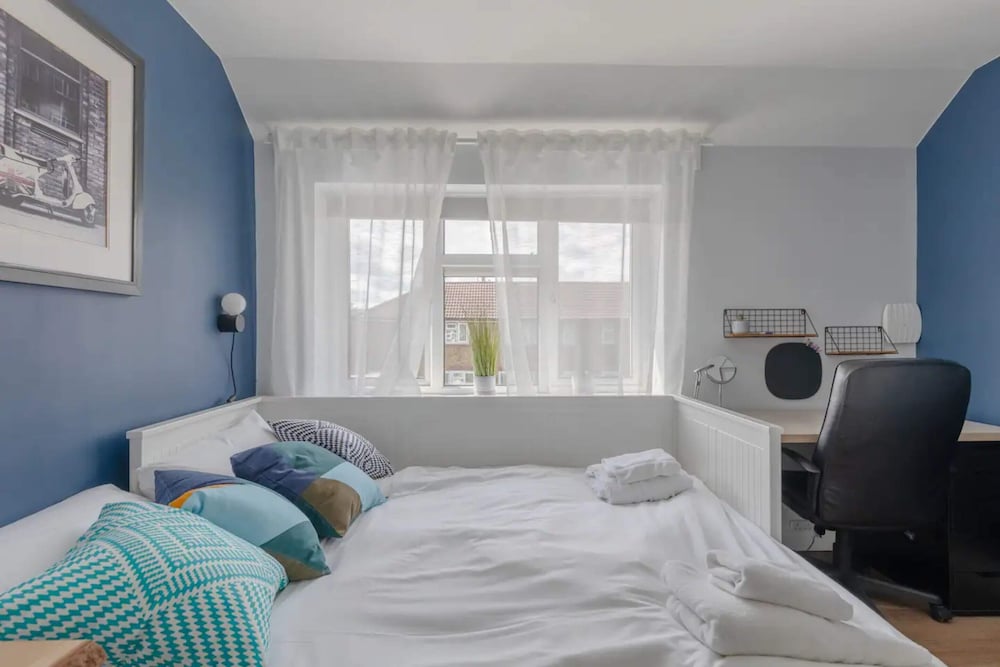 Фото Modern & Spacious 3bd House - Canning Town