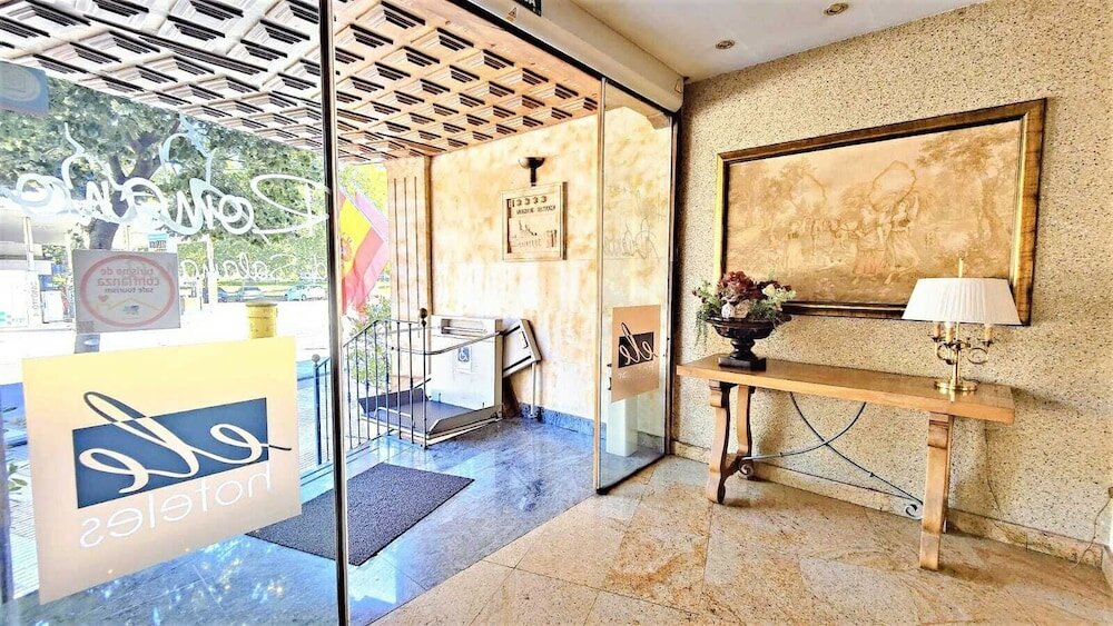 Фото Hotel Ele Puente Romano