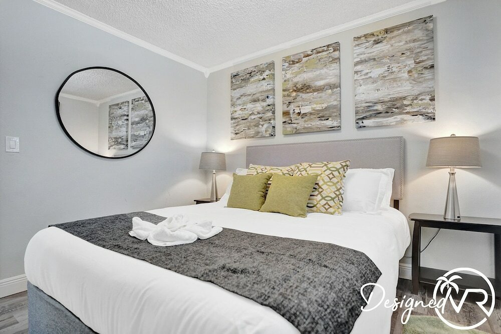 Фото Beautiful 4 Br with Private Heated Pool