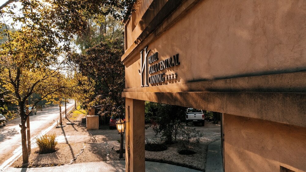 Фото Hotel Plaza Central Canning