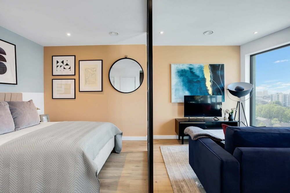 Фото Sleek and Stylish Studio Apartment