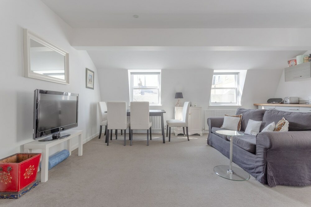 Фото Bright & Airy 1 Bedroom Apartment in Central London
