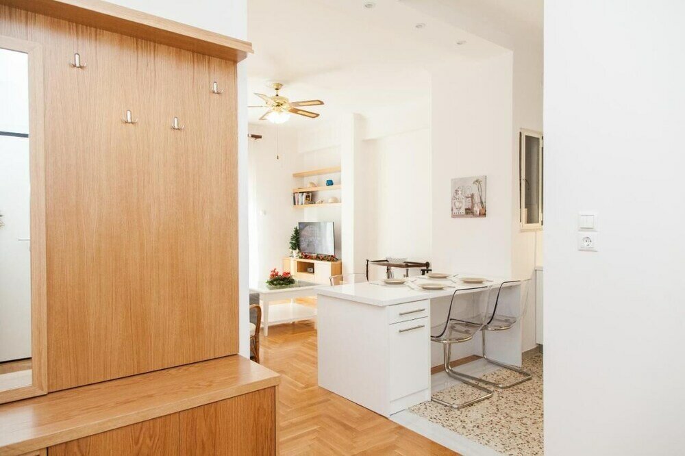 Фото Cozy apt with Lycabettus View