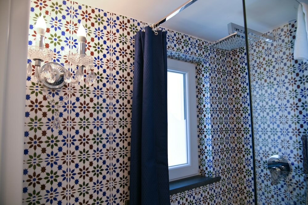 Фото King Suite - Luxury Rooms