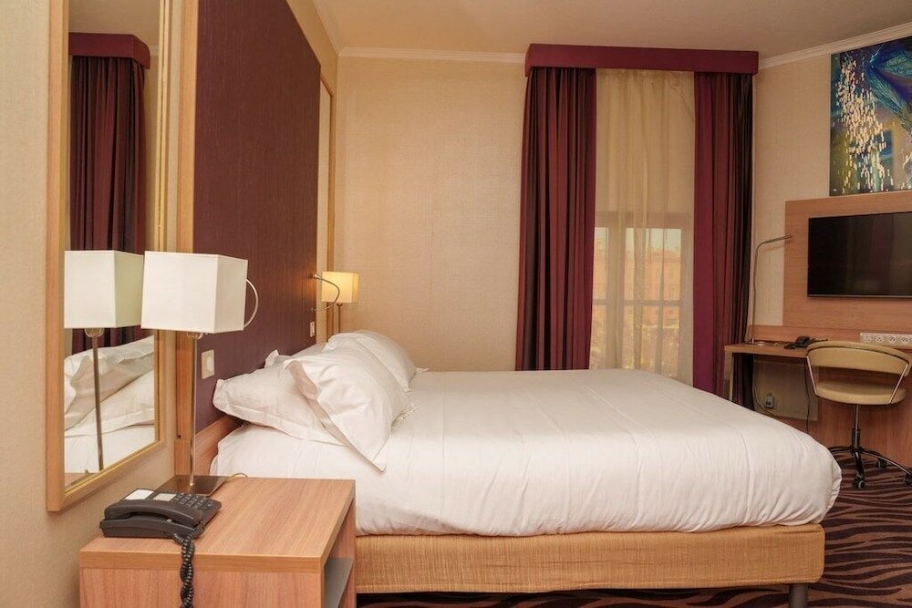 Фото Plaza Hotel Capitole Toulouse