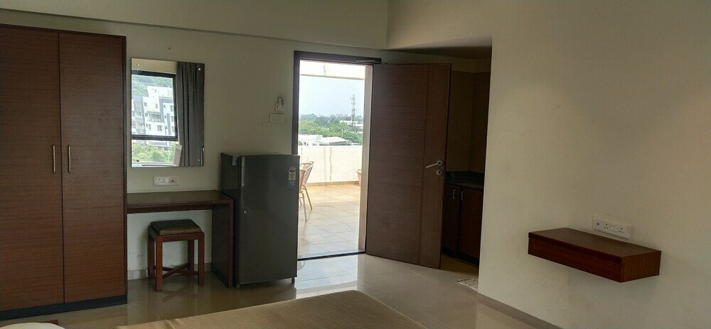 Фото Hotel Sumanchandra Suites