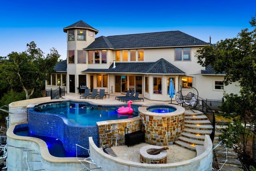 Фото Hillside Infinity Pool Retreat