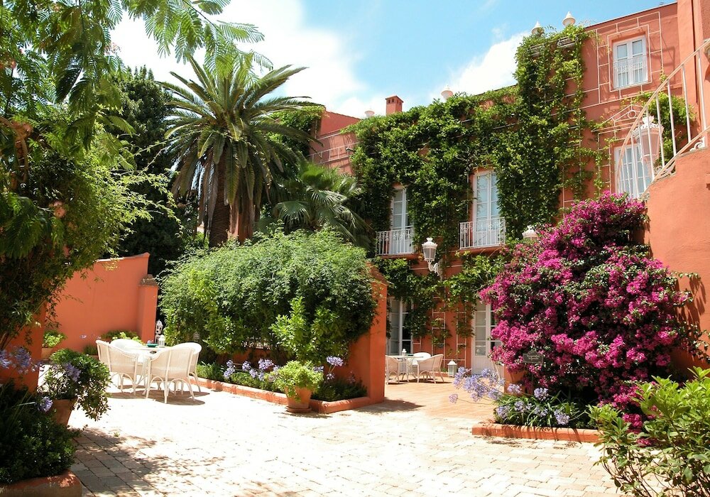 Фото отеля 2