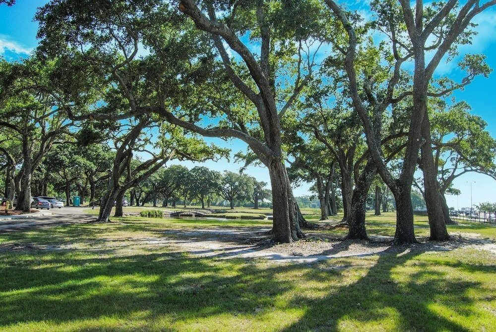 Фото Oasis Resort Gulfport