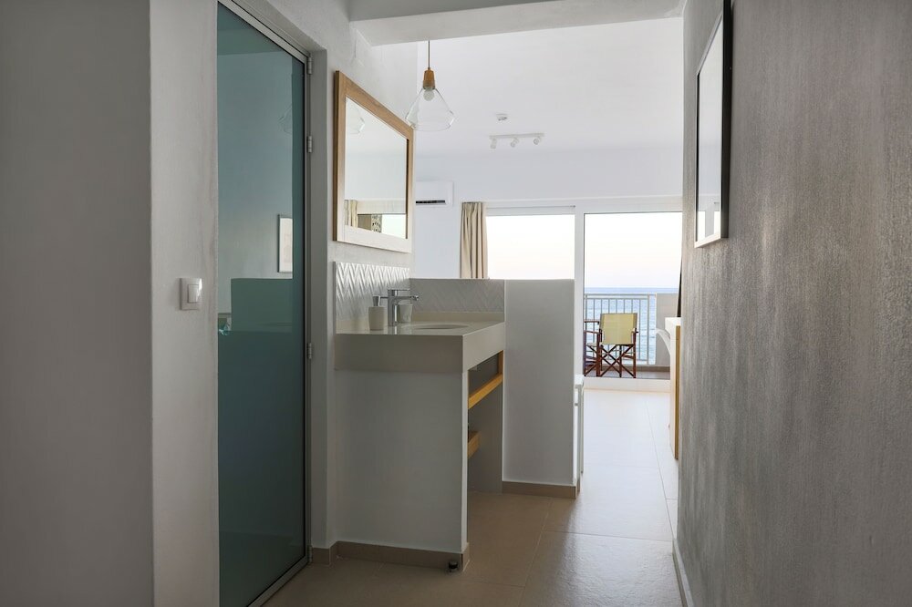 Фото Sea Breeze Hotel