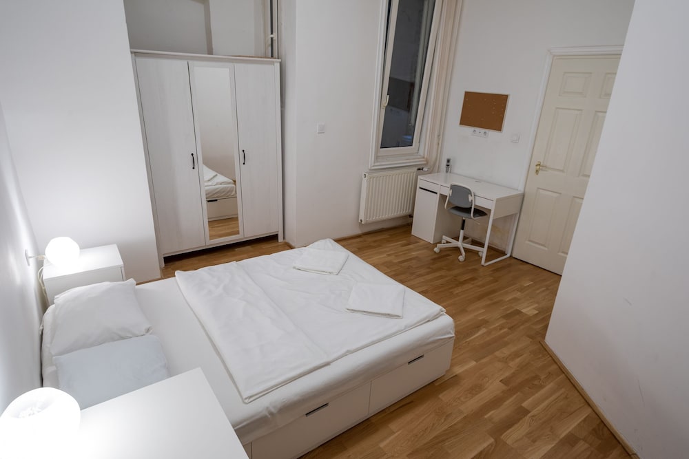 Фото Lie On Me Lazy Simon