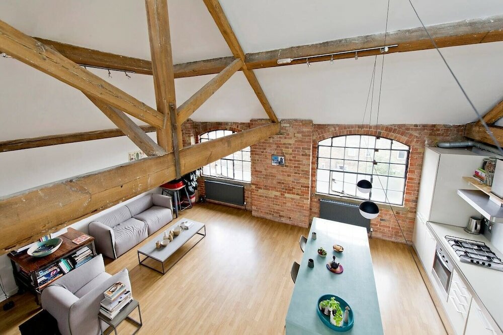 Фото Unique & Vibrant 1-bed Loft With Roof Garden