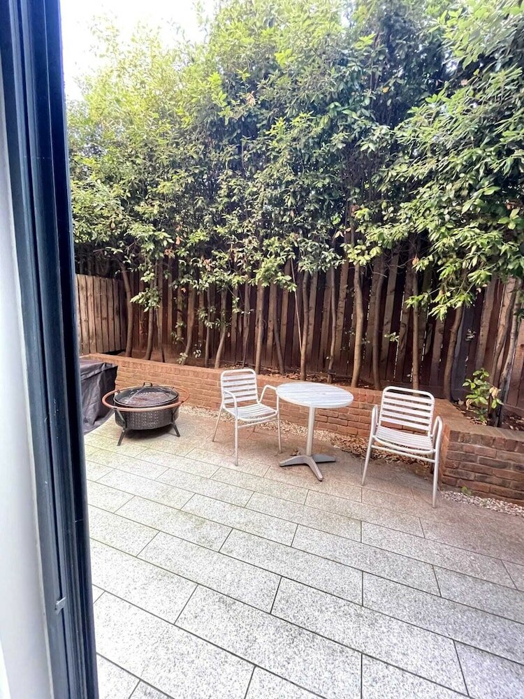 Фото Pristine 1bedroom Flat W/private Patio - Stockwell!
